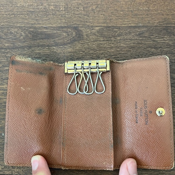 Louis Vuitton Key Holder - Picture 4 of 10